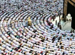 ضيوف الملك سلمان يؤدون أول صلاة جمعة عقب وصولهم مكة المكرمة وسط منظومة من الخدمات المتميزة وفرتها المملكة لهم