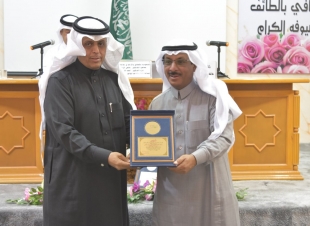 الزهراني يحاضر عن دور المملكة في خدمة الإسلام بأدبي الطائف ويتساءل عن ما قدمه أعداء المملكة