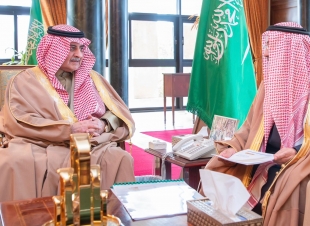 أمير تبوك يطلع على نسب الإنجاز في المشروعات التي تنفذها أمانةالمنطقة  