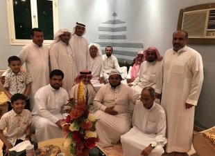 معلموا مدرسة العباس الابتدائية يزورون زميلهم الاستاذ خالد لنجاح  عمليته الجراحية