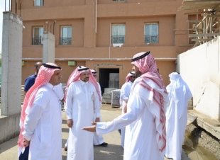 مدير صحة جدة يقوم بزيارة تفقدية على المنشأة الصحية بعد هطول امطار ليلة السبت. 