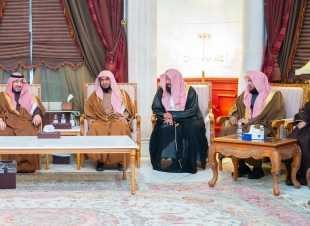 نائب أمير تبوك يواسي أسرة الخريصي  في وفاة الشيخ أحمد الخريصي  