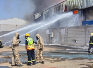مدني جدة يخمد حريق في الخمرة بلا اصابات