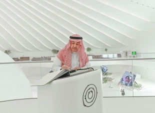 مساعد وزير الدفاع للشؤون التنفيذية يزور جناحي السعودية والإمارات في إكسبو 2020 دبي