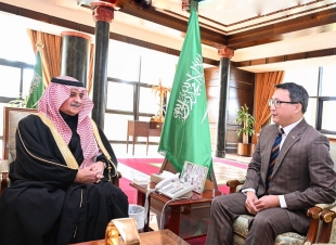 أمير تبوك يستقبل القنصل العام لجمهورية الفلبين  